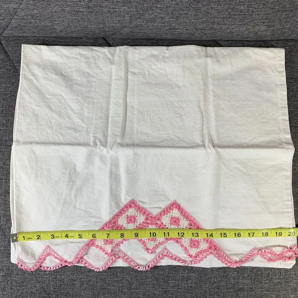 Vtg Hand Crochet Trimmed Set of 2 Pillowcase With Pink Diamond Standard/Queen